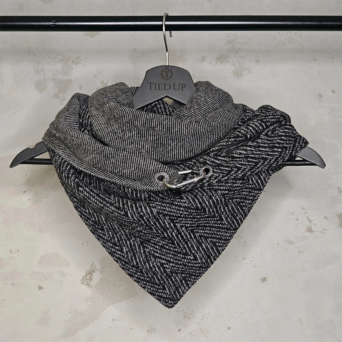 UNISEX VUNENI ŠAL CRNI RIBLJA KOST