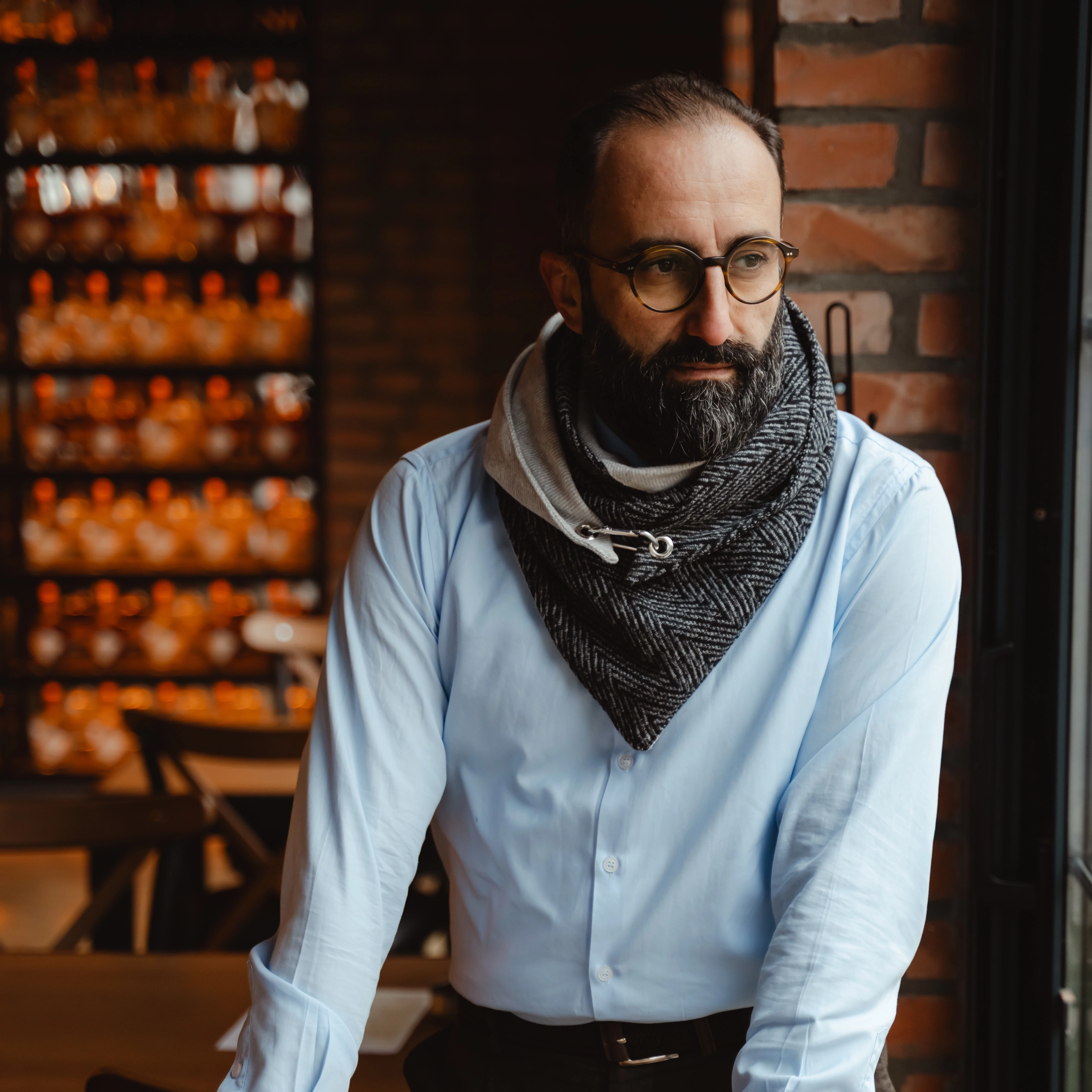 unisex-vuneni-sal-crni-riblja-kost-1764371690-643435