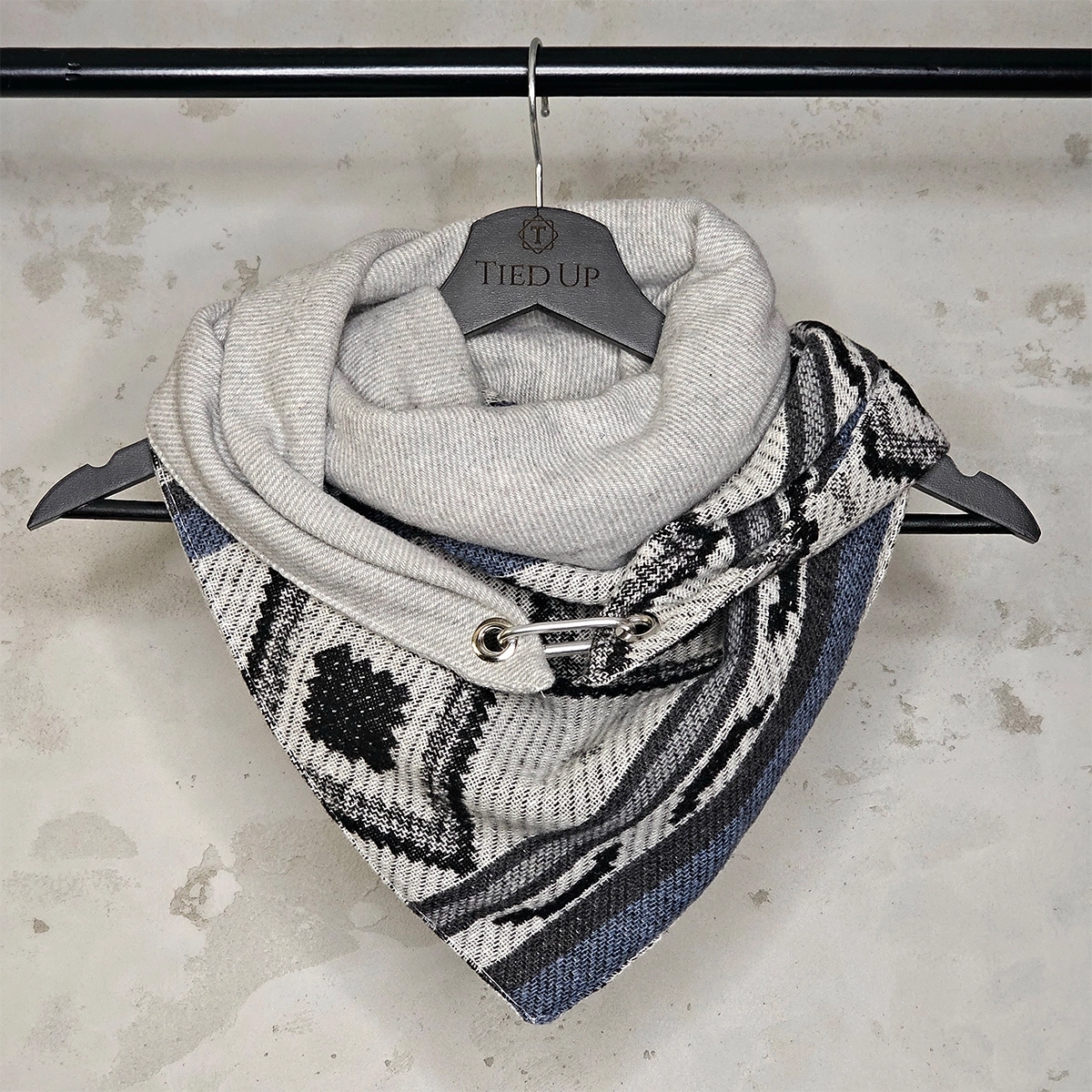 UNISEX VUNENI ŠAL ETNO BOHHO  U SVEDENIM TONOVIMA