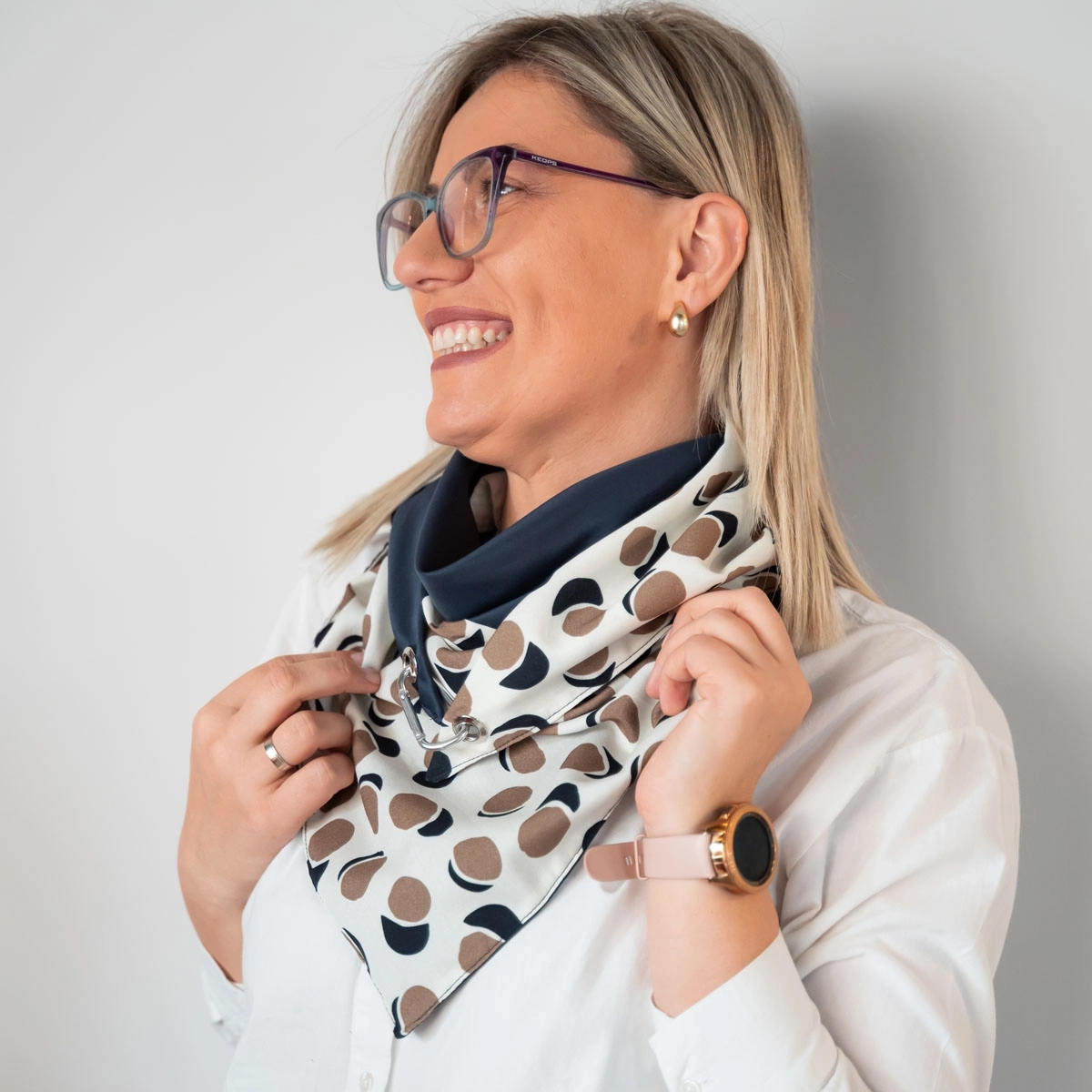 zenska-marama-u-balansu-savremenih-tonova-1772086191-906833