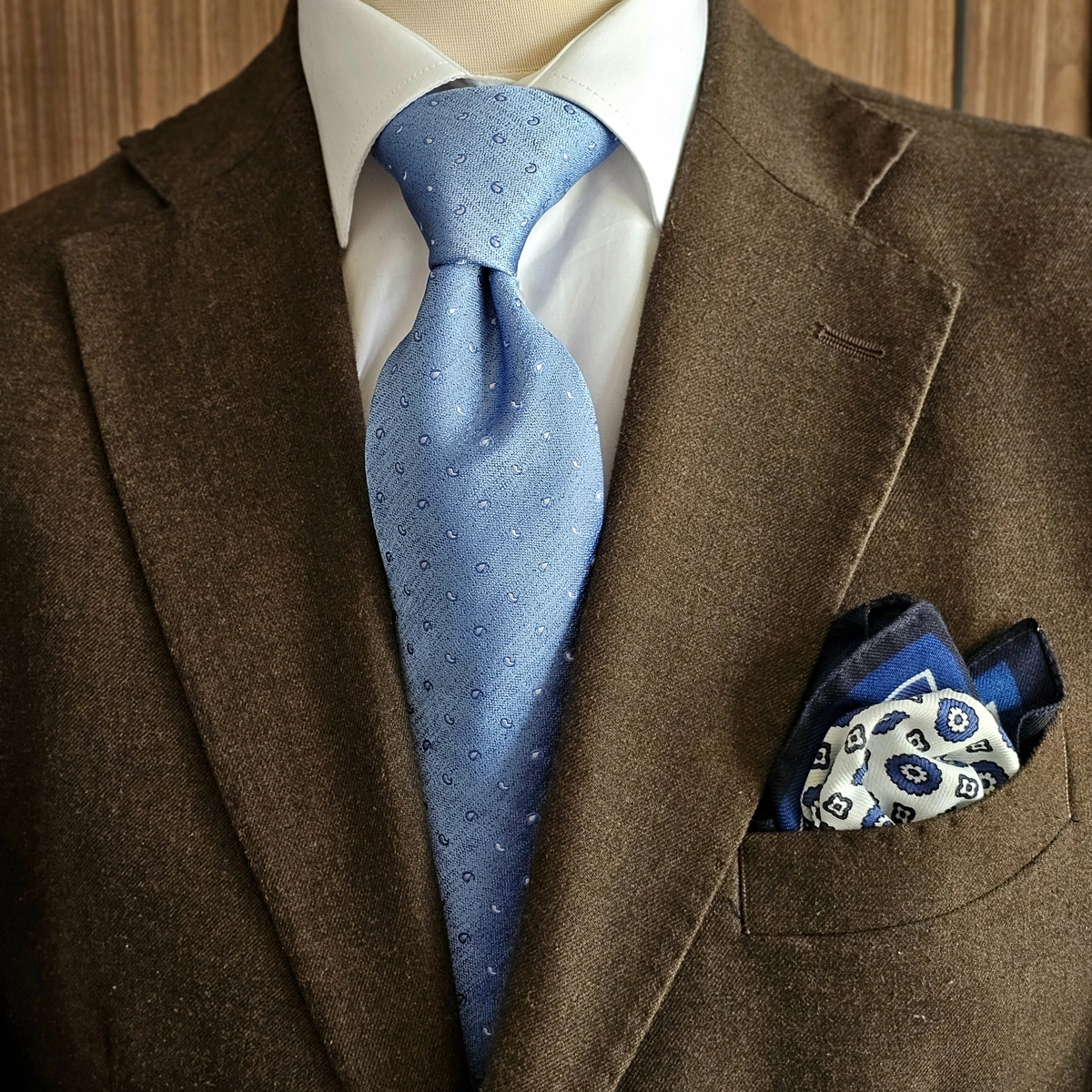 svetloplava-kravata-sa-mikro-dezenom-komplet-kravata-i-maramica-1773497916-550798